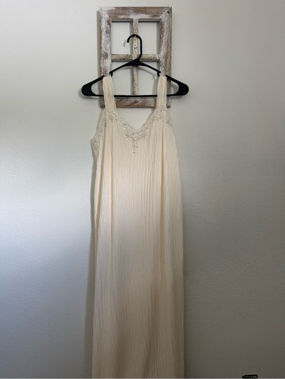 Vintage Elegant Cream Lace-Trim Slip Dress with Delicate Straps